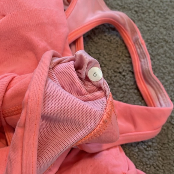 Lululemon work out top - Picture 4 of 8